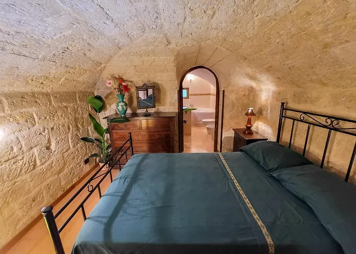 Cozy Classical Residence In The City Center